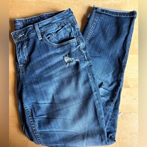 Vigoss skinny boyfriend. Size 11/31 length 27. Med wash, destructed.